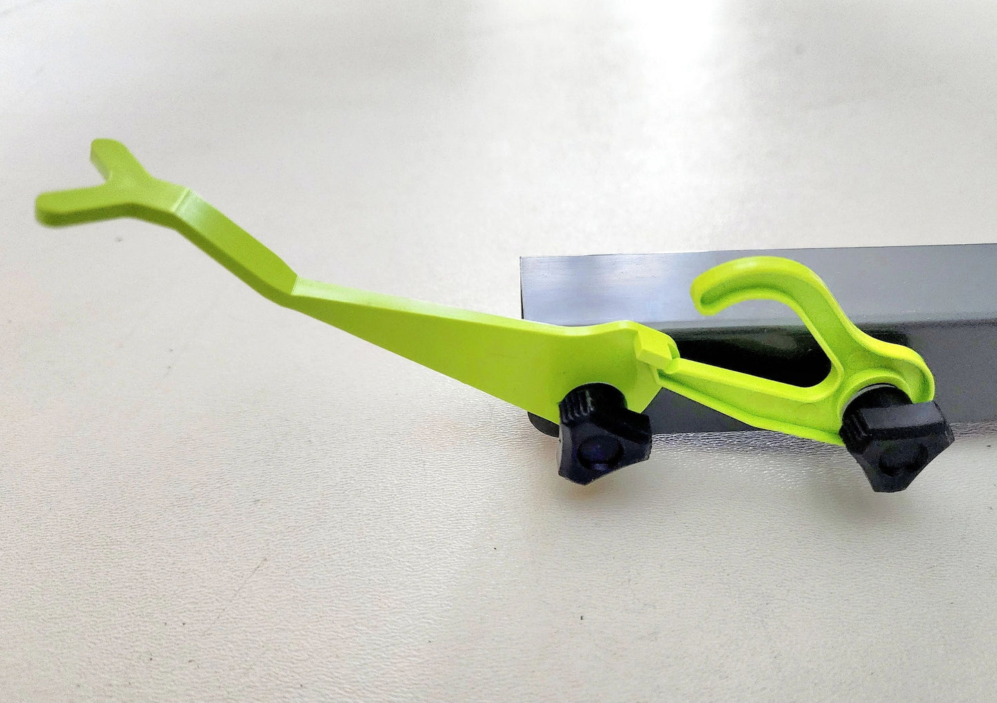 Happy Hooker Automatic Hooksetting Device