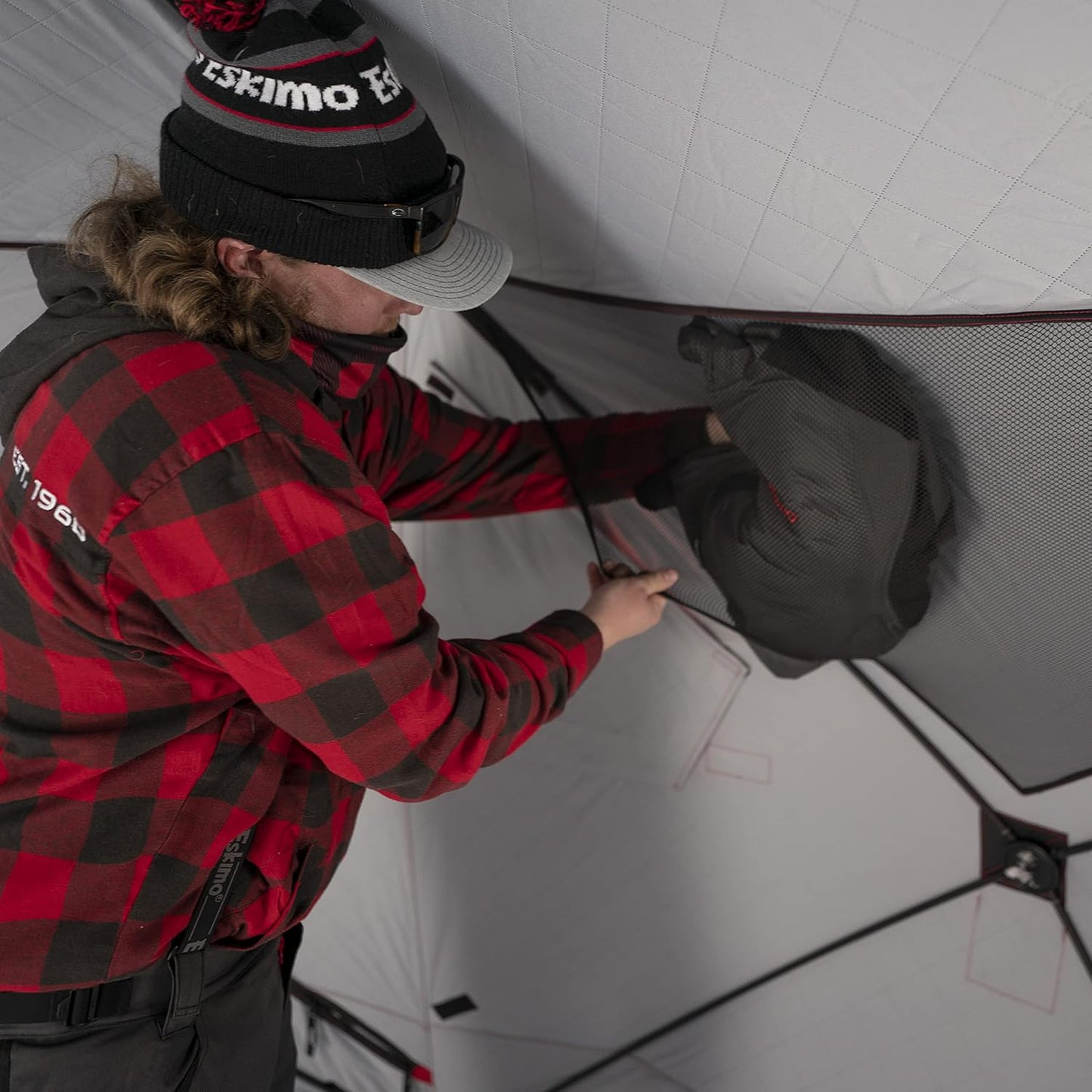 Eskimo Outbreak 350XD Insulated Shelter [Shipping Size 58x11x11=112]